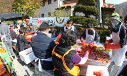 강원랜드 중독관리센터·생명사랑협의체, 중독 재활자와 김장나눔 행사