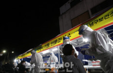 포항 인성병원 집단 감염 68명 등...휴일 하루 81명 발생