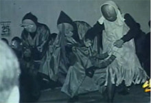 탈춤과 결합한 또는 탈춤에 바탕한 최초의 마당극 시도