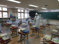 코로나19 확산세 속 ‘등교 개학’ 준비로 분주한 학교들