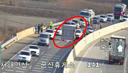 고속도로에 컨테이너가 쿵…사고 구간서 1시간 정체 극심