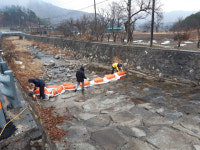 강릉시 옥계면사무소 직원, 하천에 오탁방지막 설치