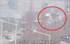 국도 23호선 익산 목천교차로서 승용차 사고…차량 정체 극심