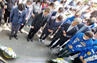 [포토] 5·18민주화운동 첫 희생자 이세종 열사 추모비 찾은 이재명