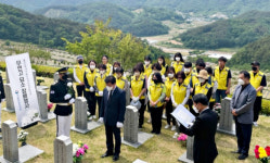 태극기와 함께 무연고 묘소지킴이로…국립임실호국원, 호국보훈의 달 행사