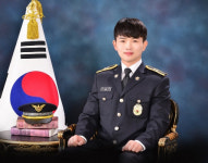 식당서 기도막힌 60대 여성…군산해경 전진안 순경이 구해