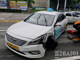운행 중 의식 잃고 중앙선 넘어 차량 충돌한 택시기사 '사망'