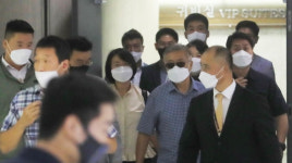 선글라스 포스 문재인 전 대통령, 여름 휴가 차 제주 방문