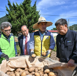 강원도, 정선서 농촌 수확기 1+1손돕기 전개