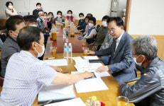 윤병태 나주시장, 3번째 민박간담회 운곡동 정량마을회관 방문