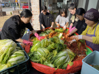 완주농촌유학센터 학생들 김장체험…직접 담가 더 맛있어요