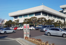 밀양시청 민원인 주차장 있으나 마나 차라리 없애라