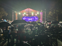 환상적인 어둠 속의 백제유등…익산 서동축제는 판타지의 세상
