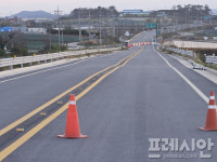 40억 들인 도로가 개통 한달 만에 하자로 폐쇄…국도 77호선 무안 유월지구 보수중