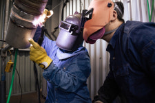 50kg 알곤 용접기를 양쪽 어깨에 피멍이 들어도 메고 다녔어요[나, 블루칼라 여자]