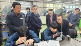 이정식 고용노동부 장관, 경북기계금속고등학교 현장간담회 진행