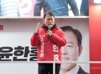윤한홍 후보, 마산역 삼거리에서 출정식 가져