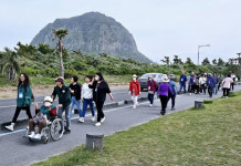 전국 최초 제주 무장애 여행주간... 올레길 걷기행사 개최
