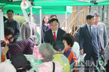 홍남표 창원시장, 어버이날 회성동 어르신 경로잔치 찾아