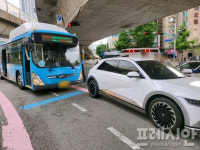 부산진구 교차로서 시내버스·승용차 충돌해 3명 경상