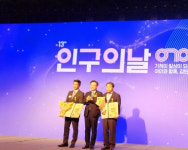 정읍 안정용씨, 농장 운영하며 8명 자녀 양육…인구정책유공 민포장 수상