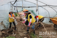 수원시자원봉사센터, 자매도시 논산서 수해복구 ‘구슬땀’
