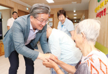 대전 유성구, 추석 맞아 저소득 가구 및 사회복지시설에 온정 나눠
