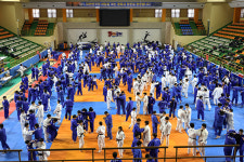 스포츠특구 태백시, 동계훈련 썰렁…인근 동해·삼척은 후끈