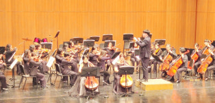 예술인·아마추어 협연 익산 그레이트 오케스트라…관객들 그레이트~ 연발