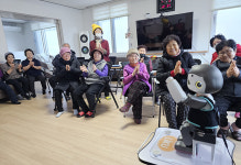 강원랜드 AI 돌봄 로봇 시범사업…폐광촌 노인복지 새로운 모델