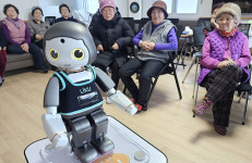 강원랜드 AI 돌봄 로봇 시범사업…폐광촌 노인복지 새로운 모델