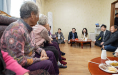 건의 즉문즉답에 어르신 안부 챙기기…정헌율 익산시장 행보 호평