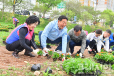 장성군 농업인단체, 장성 방문의 해 성공 기원 플라워 레터링