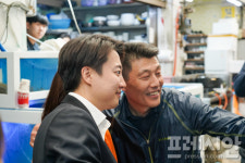 부산 명지시장 찾은 이준석...노무현의 꿈 언급