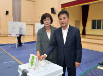 소중한 권리행사 꼭!…정성주 김제시장 29일 대통령선거 사전투표