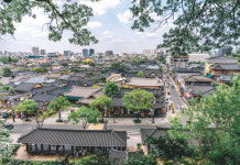 비싸고 복잡하고 특색 없는 한옥마을…전주 관광의 민낯