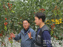 새만금에 스마트팜 첫 선…“청년 농부의 꿈도 무럭무럭”