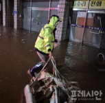 군산시 시간당 150mm 이상 폭우 “전 직원 휴일 반납하고 수해 복구 전력”