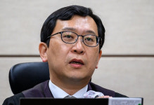이진관 판사, '법정 소란' 김용현 변호인에 