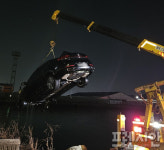 광양항 해양공원 인근 해상에 차량 추락…2명 구조