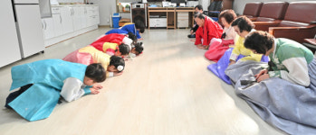 할아버지, 할머니 건강하세요!… 어린 천사들이 배달한 설날 선물