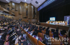 이제 배움을 마치고 사회로…전북대 학위수여식서 3738명 새 출발
