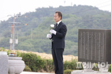 김태성 신안군수 당선인, 충혼탑 참배로 첫 공식 일정 시작