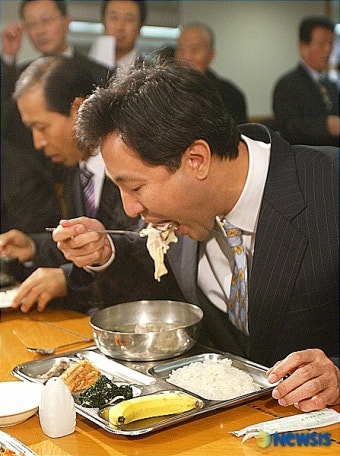 삼계탕 먹는 오세훈 서울시장