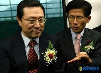 마임 의정부 녹양 비젼지사 | 개통열차를 시승해보는 김문수 도지사와 이용섭 장관