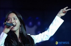 열창의 무대 선보이는 박정아