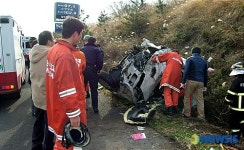 제주서 승합차 전복…7명 사상