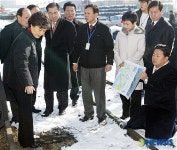 박근혜 전대표 한.중 열차페리 관련 인천항만 시찰