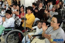 사랑의 소리 병원 가득