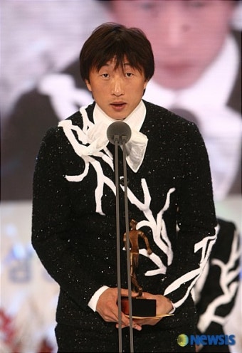 베스트11 수비수 성남일화의 김영철